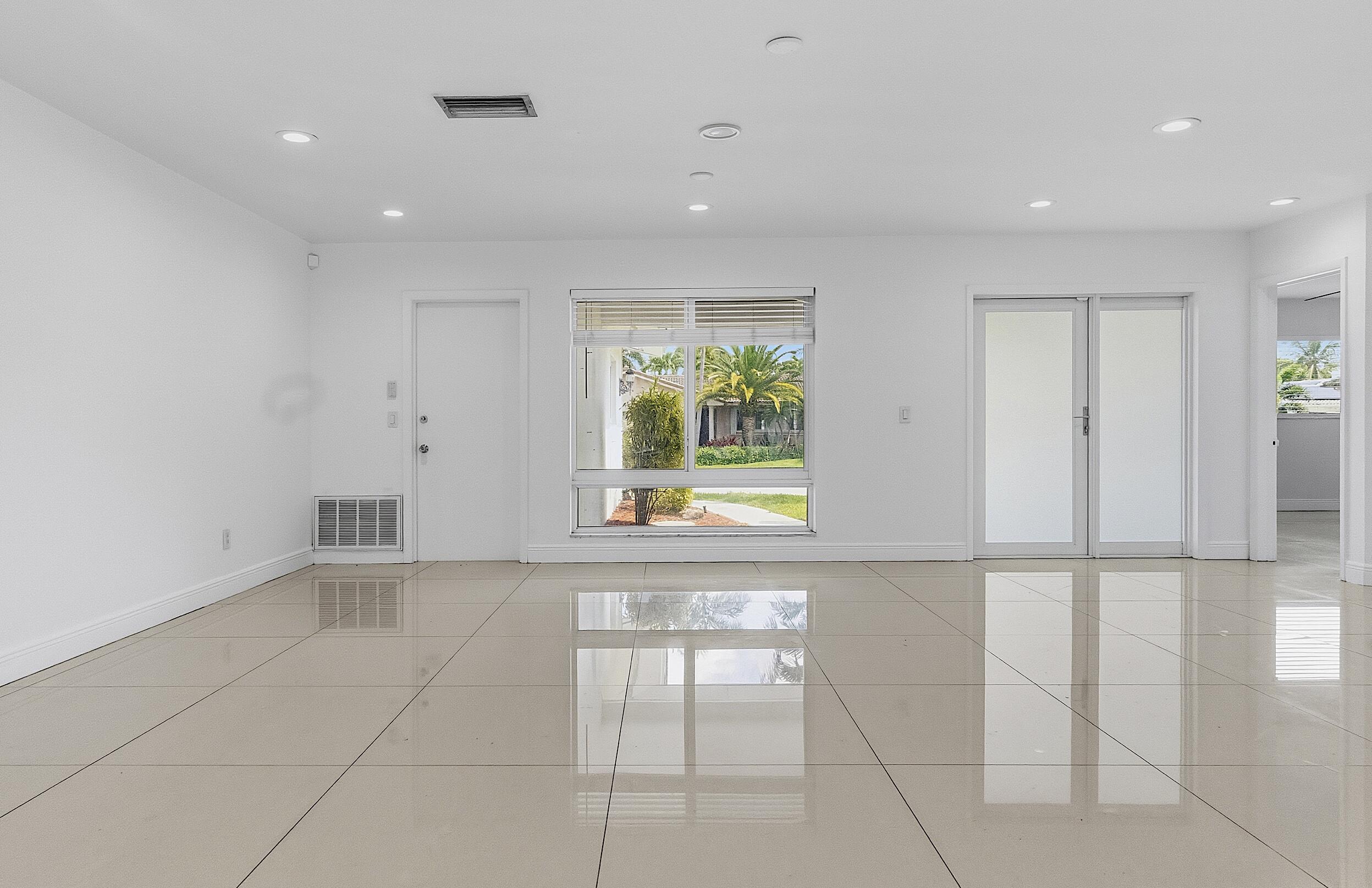 2910 Northeast 40th Court Lighthouse Point, FL 33064 - Photo 12 of 49 2910 NE 40th Ct - - 011