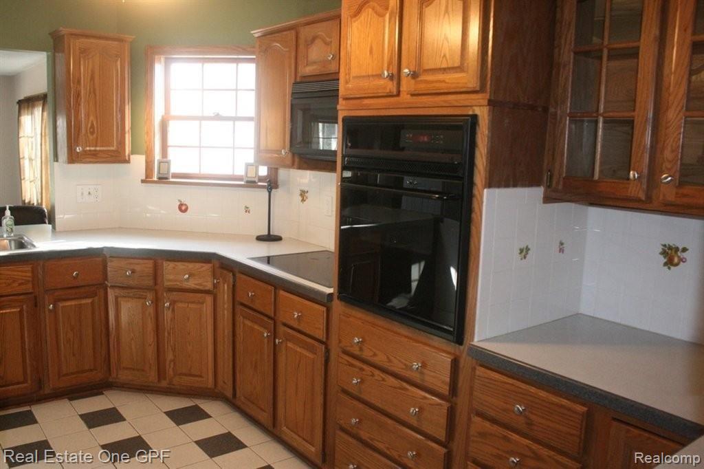 1658 Broadstone Road Grosse Pointe, MI 48236 - Photo 4 of 19 4 7509.jpg