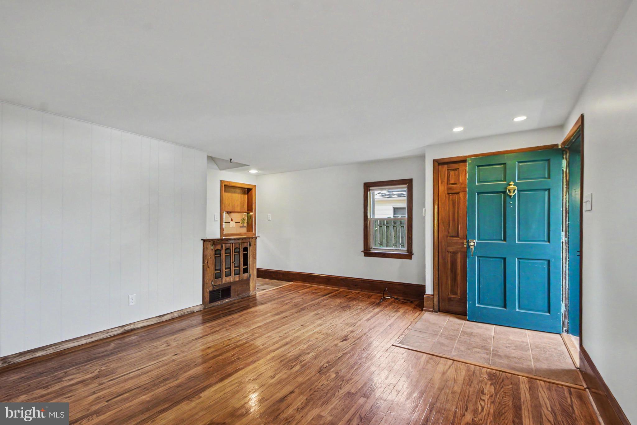 102 Redford Road Oreland, PA 19075 - Photo 6 of 43