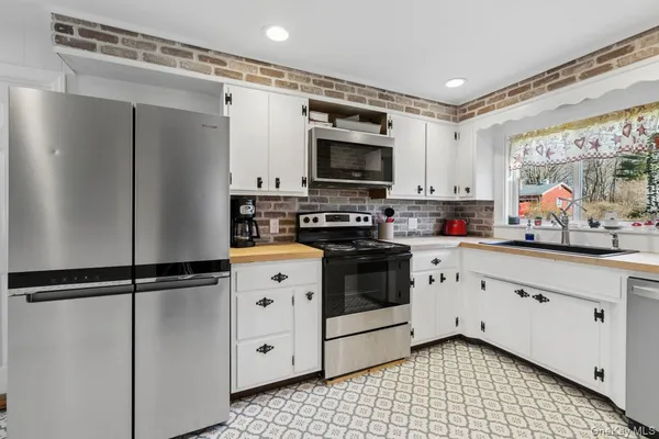 $799,000 | 51 Lockitt Drive, Jamesport, NY 11901