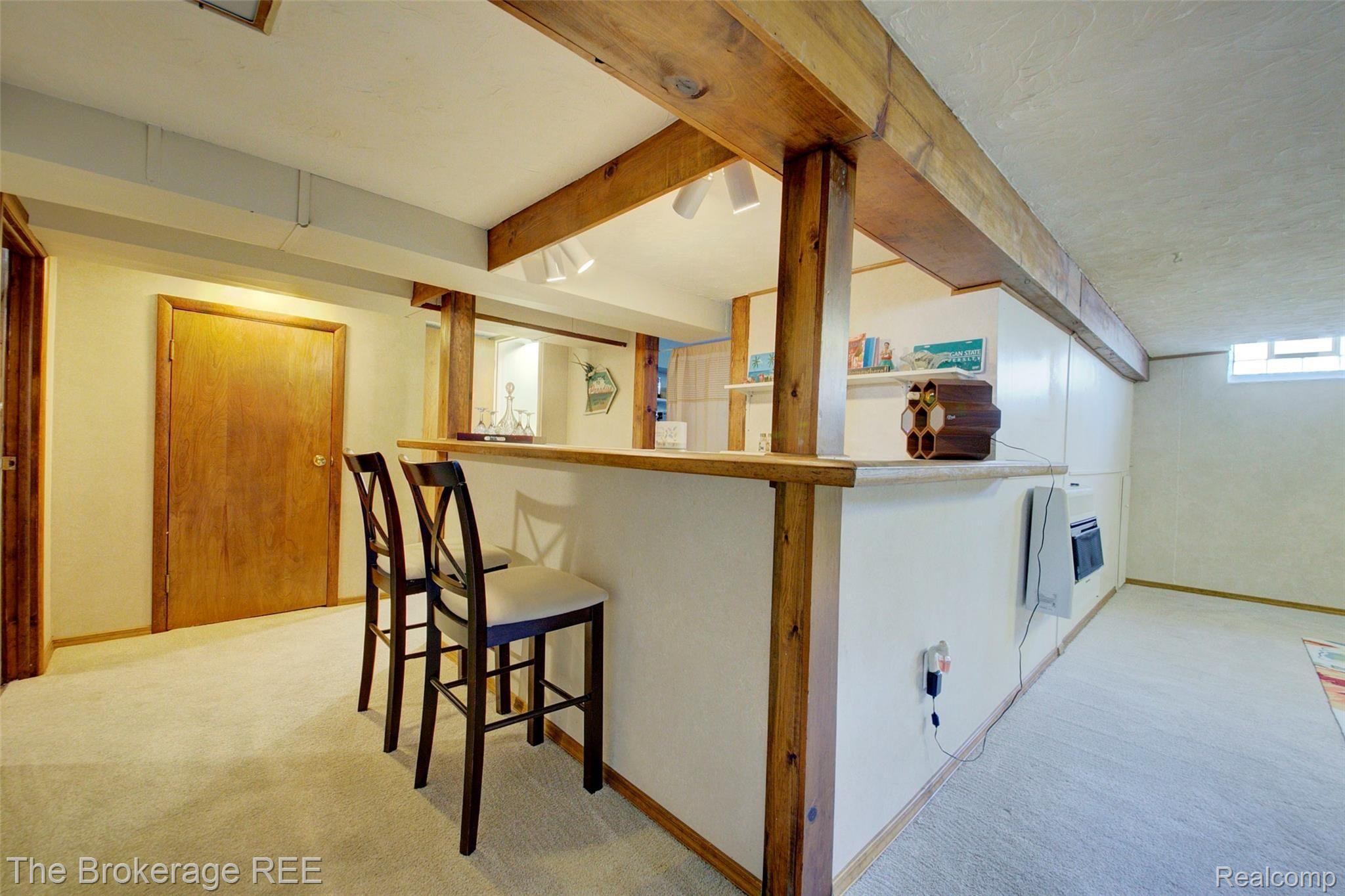 340 Thalia Avenue Rochester, MI 48307 - Photo 40 of 49 Bar3.jpg