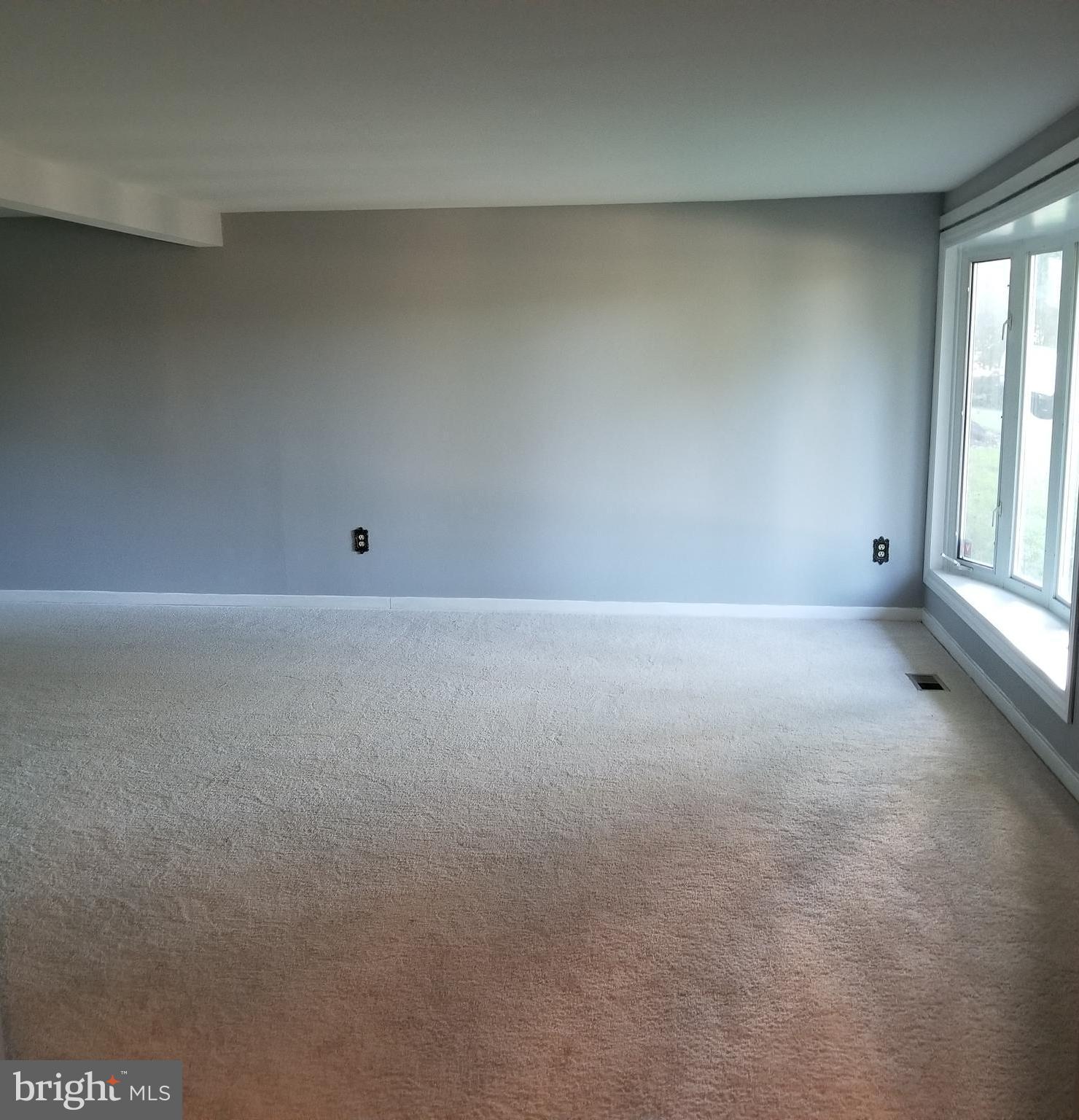 9525 Kilimanjaro Road Columbia, MD 21045 - Photo 6 of 30 Living Room