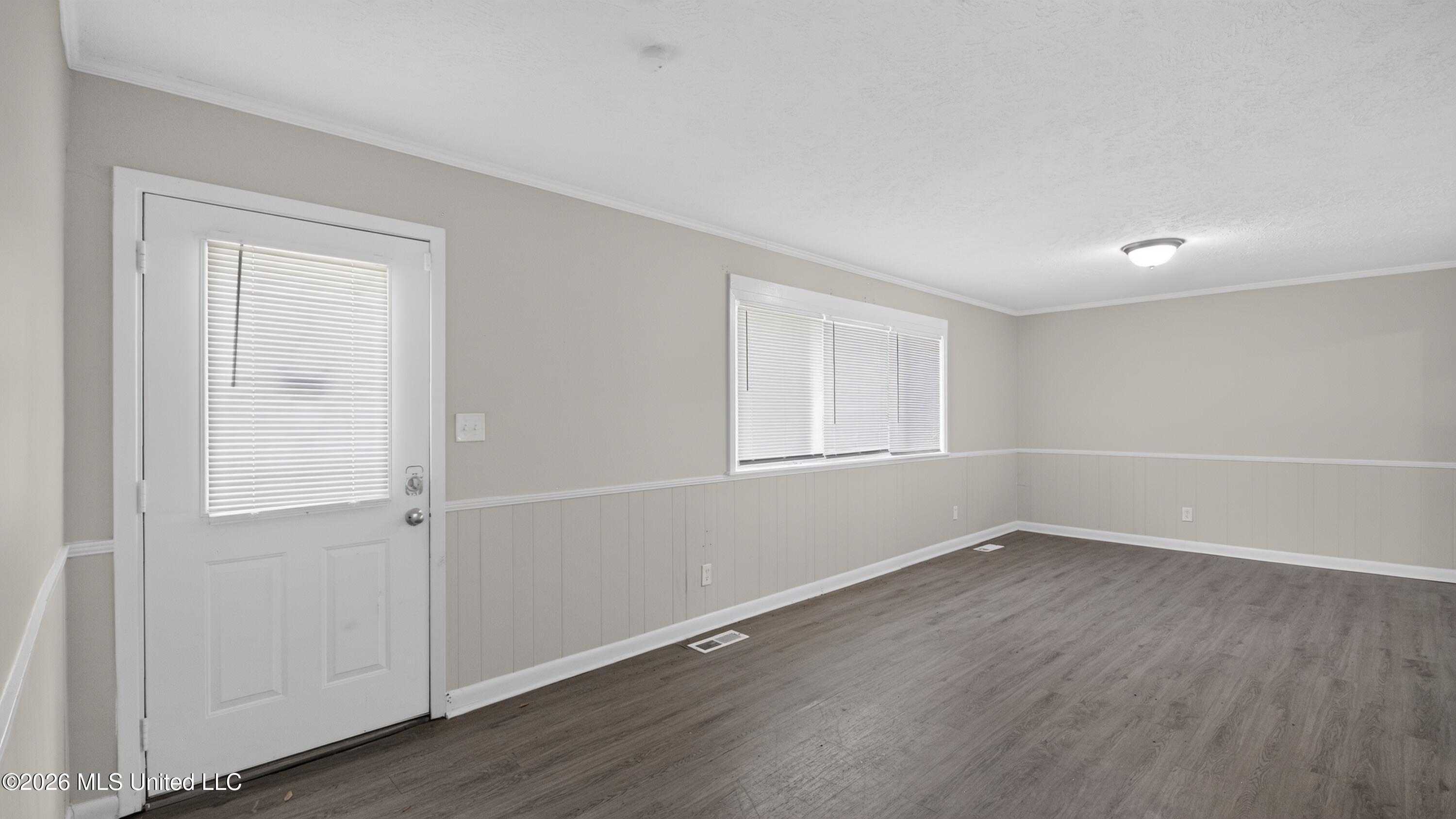236 South Canton Club Circle Jackson, MS 39211 - Photo 5 of 30 14_236_S_Canton_Club_Cir-Living_room-029