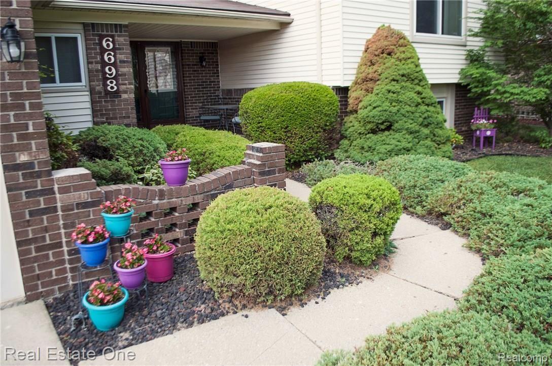 6698 Edgewood Road Canton, MI 48187 - Photo 4 of 41 HKP_2698.jpg