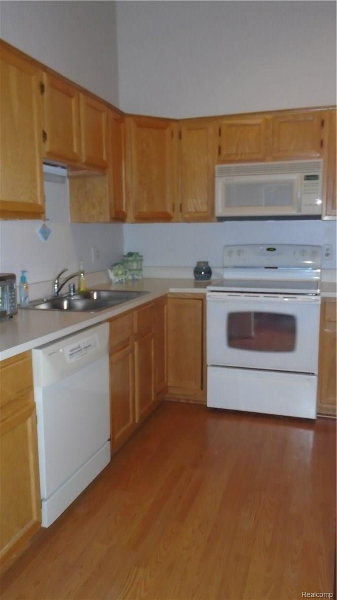 39870 Crosswinds Road Novi, MI 48375 - Photo 32 of 46 Kitchen stainless steel sink with newer faucets