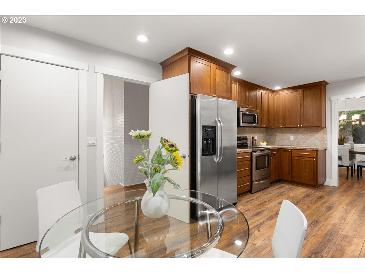 2432 Park Road Lake Oswego, OR 97034 - Photo 13 of 46 Kitchen