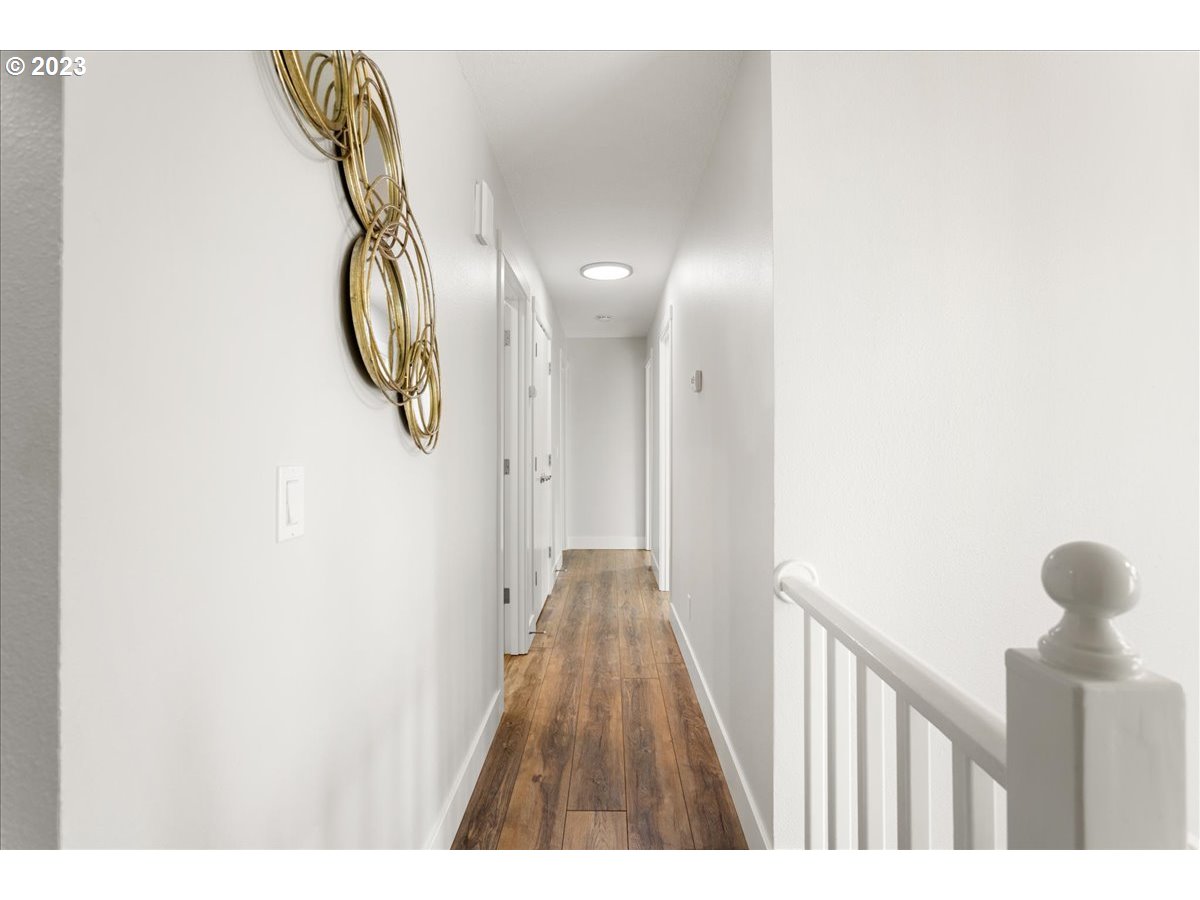 2432 Park Road Lake Oswego, OR 97034 - Photo 16 of 46 Hallway