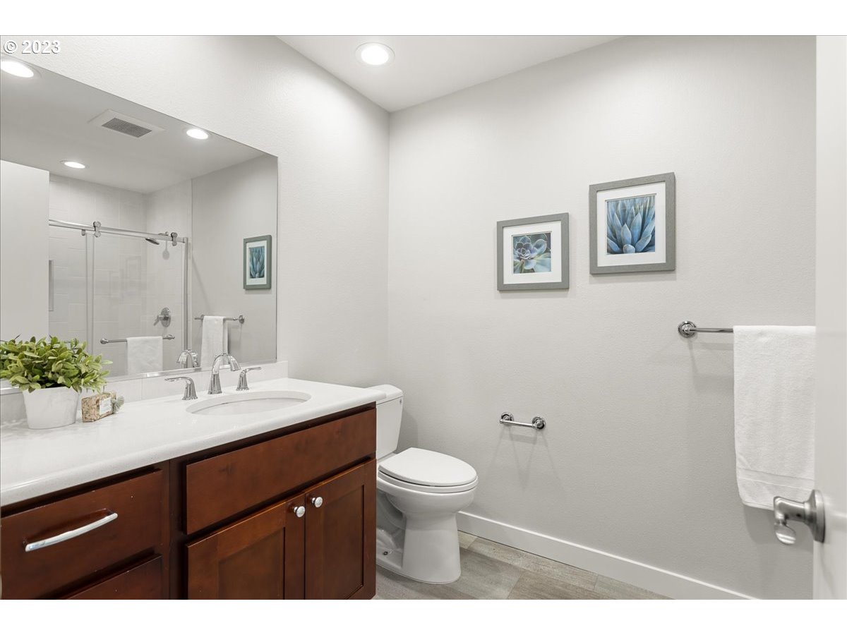 2432 Park Road Lake Oswego, OR 97034 - Photo 23 of 46 Bathroom
