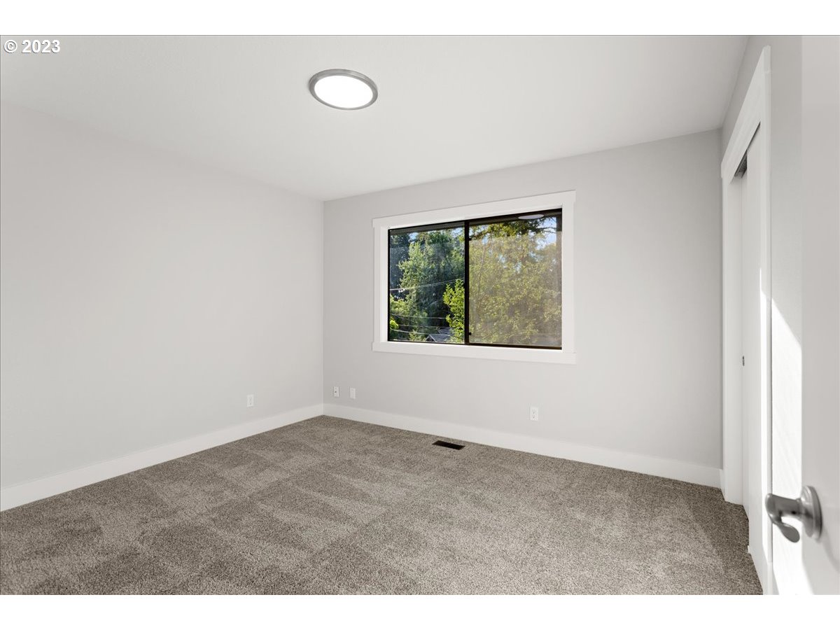 2432 Park Road Lake Oswego, OR 97034 - Photo 24 of 46 Bedroom