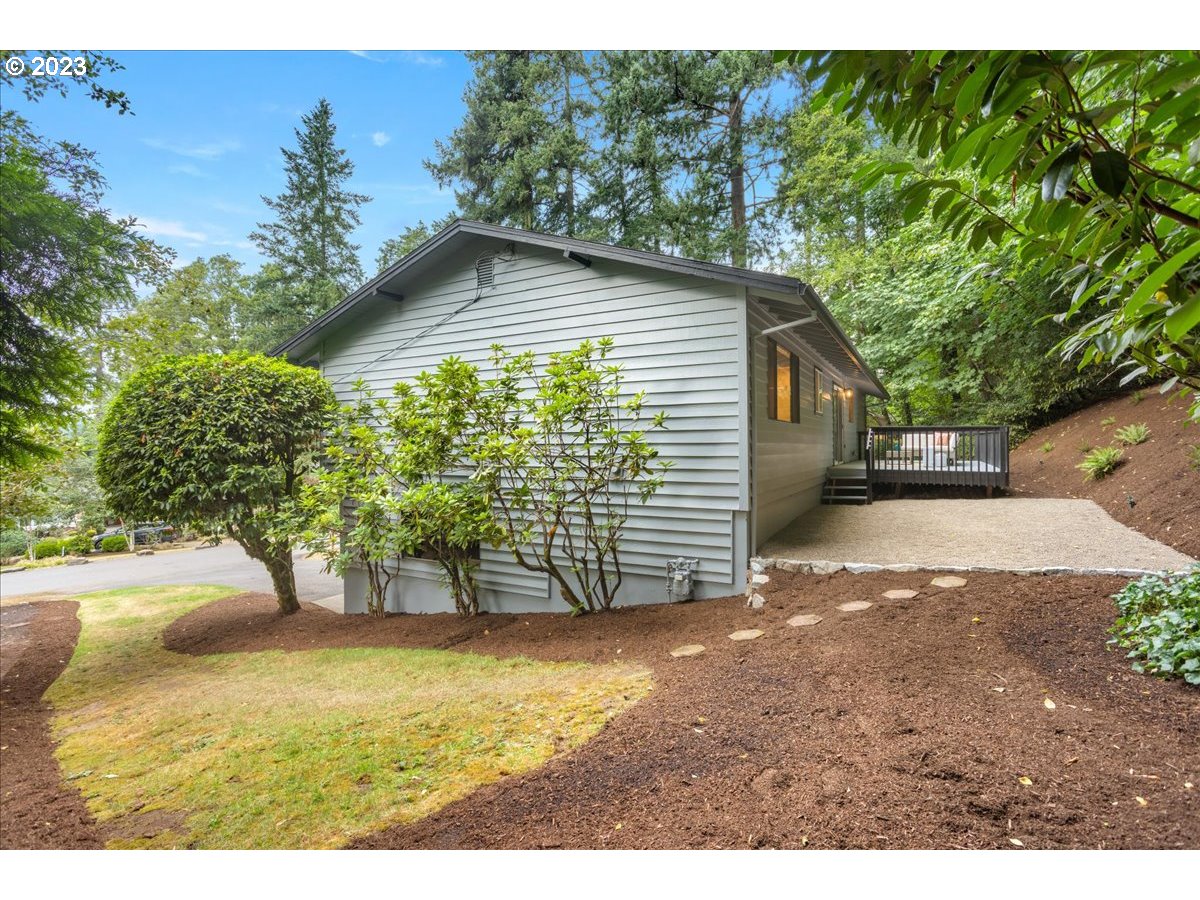 2432 Park Road Lake Oswego, OR 97034 - Photo 39 of 46 Backyard