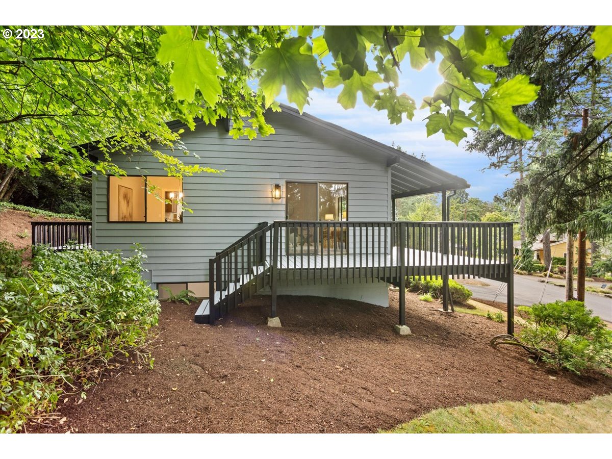 2432 Park Road Lake Oswego, OR 97034 - Photo 40 of 46 Yard