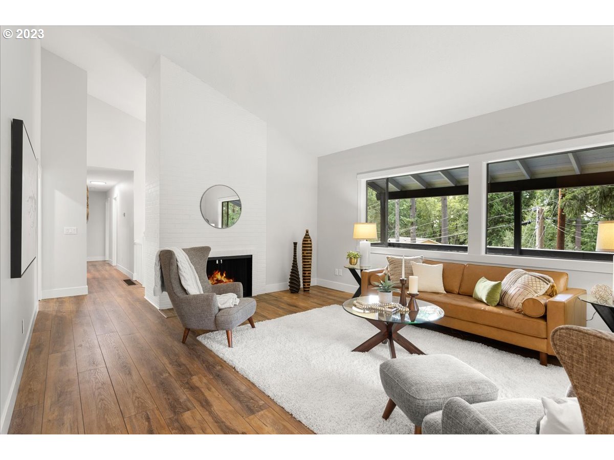 2432 Park Road Lake Oswego, OR 97034 - Photo 6 of 46 Living Room