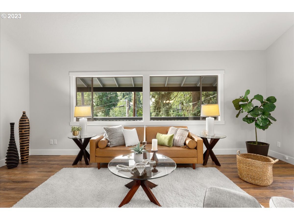 2432 Park Road Lake Oswego, OR 97034 - Photo 7 of 46 Living Room