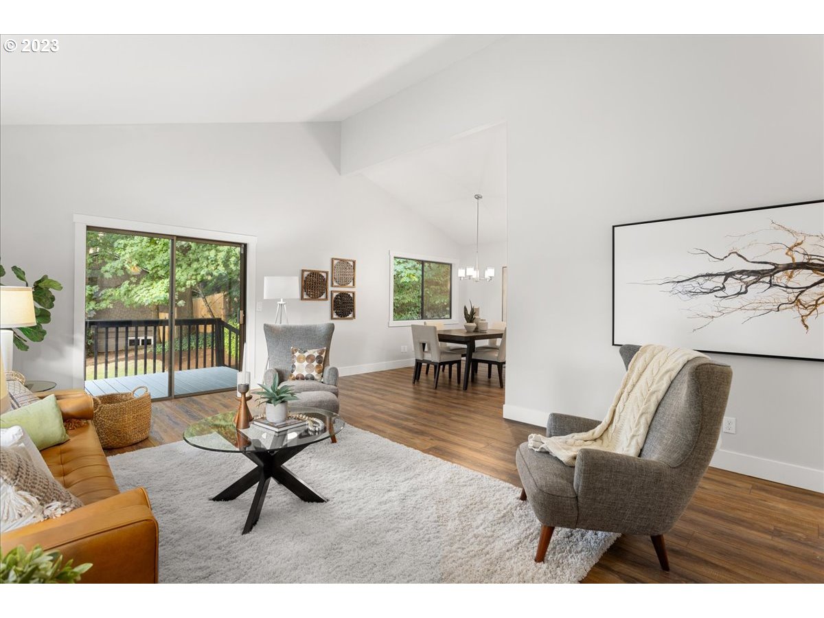 2432 Park Road Lake Oswego, OR 97034 - Photo 8 of 46 Living Room
