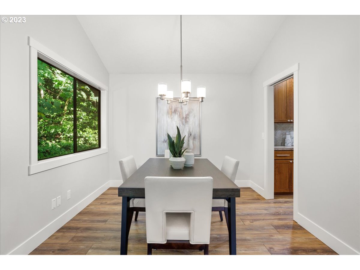 2432 Park Road Lake Oswego, OR 97034 - Photo 10 of 46 Dining Area