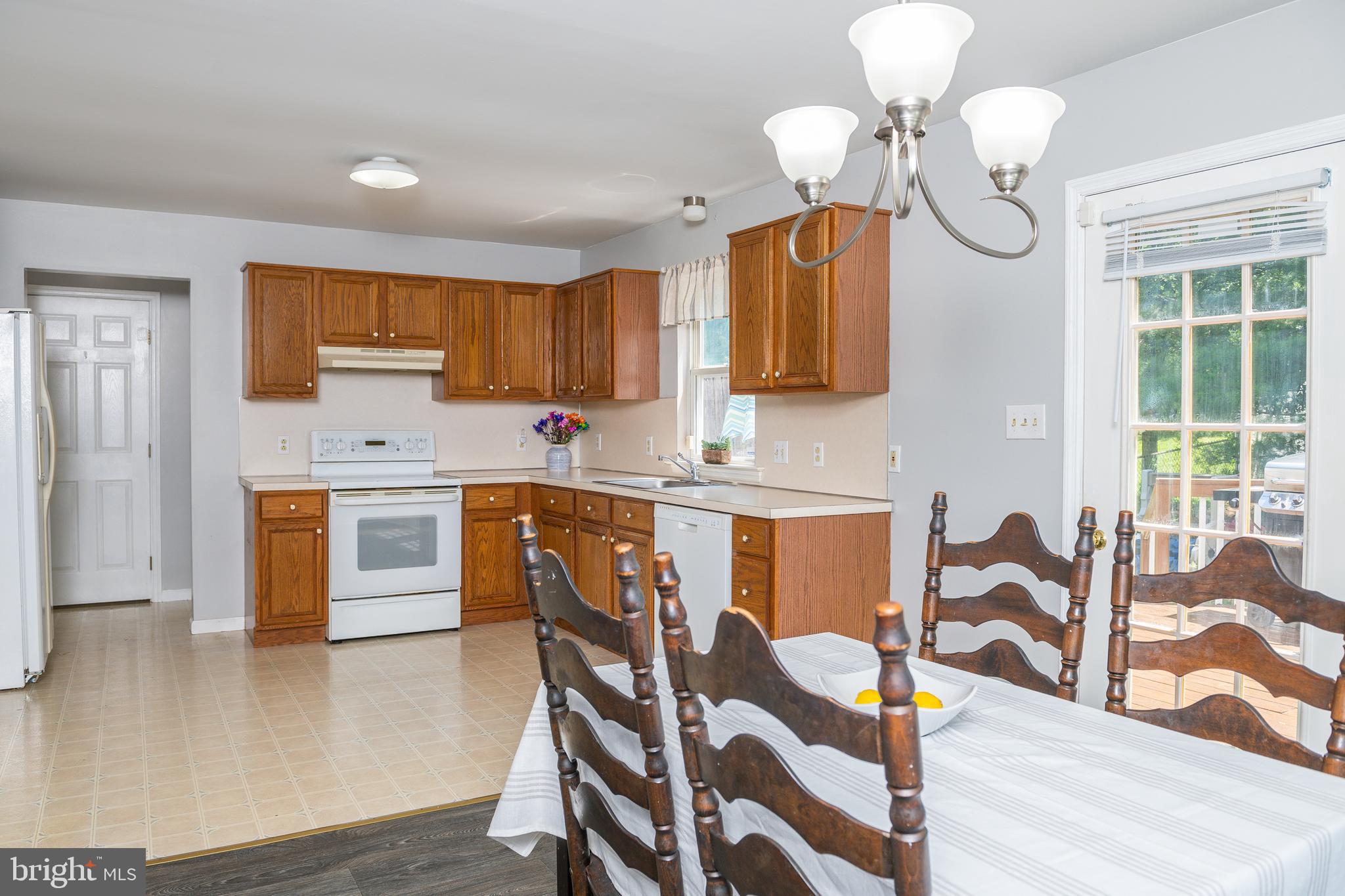 212 South View Road Fleetwood, PA 19522 - Photo 9 of 27 Gallery Image 9