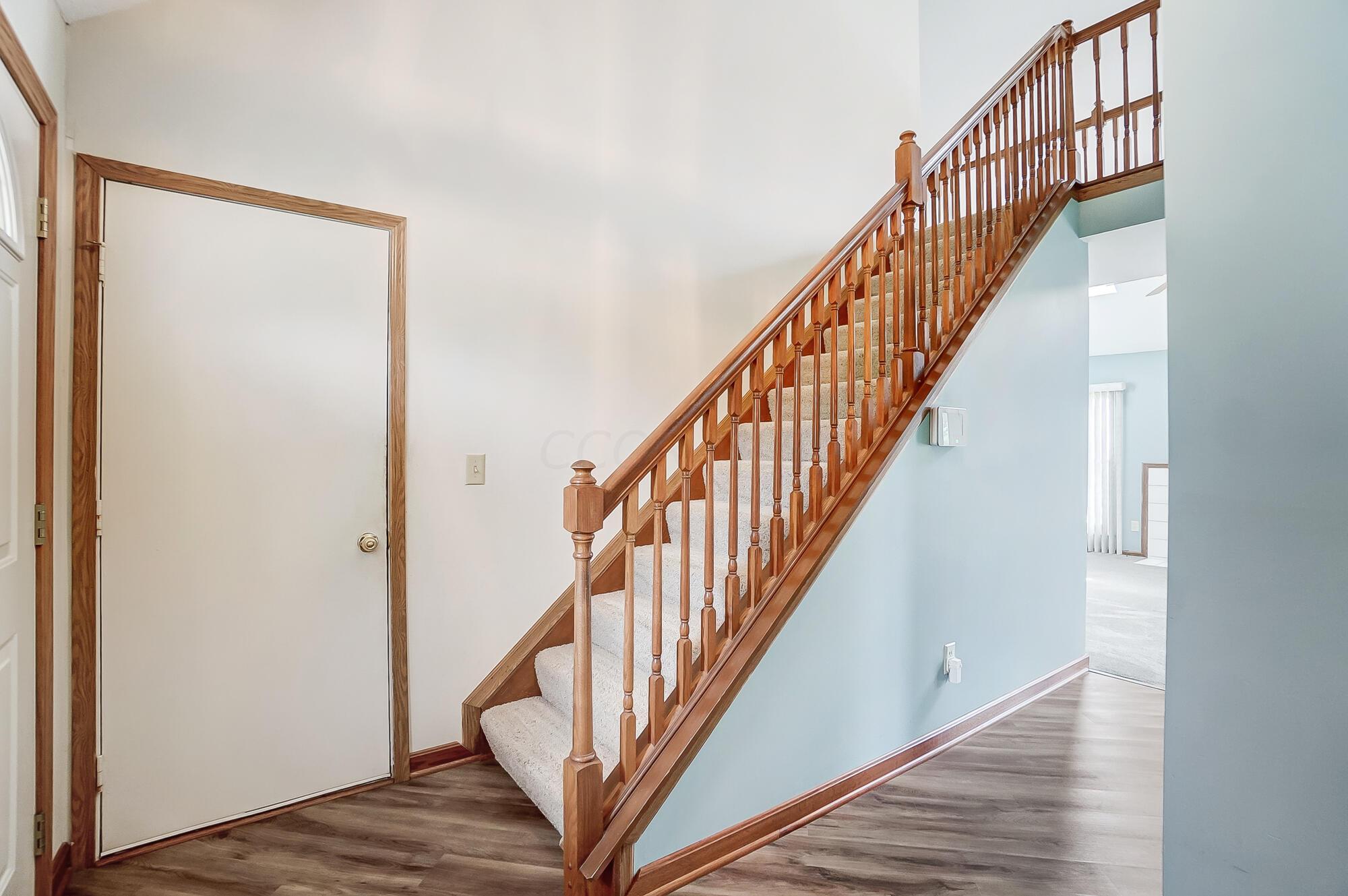 2246 Spindler Road Hilliard, OH 43026 - Photo 5 of 53 Foyer