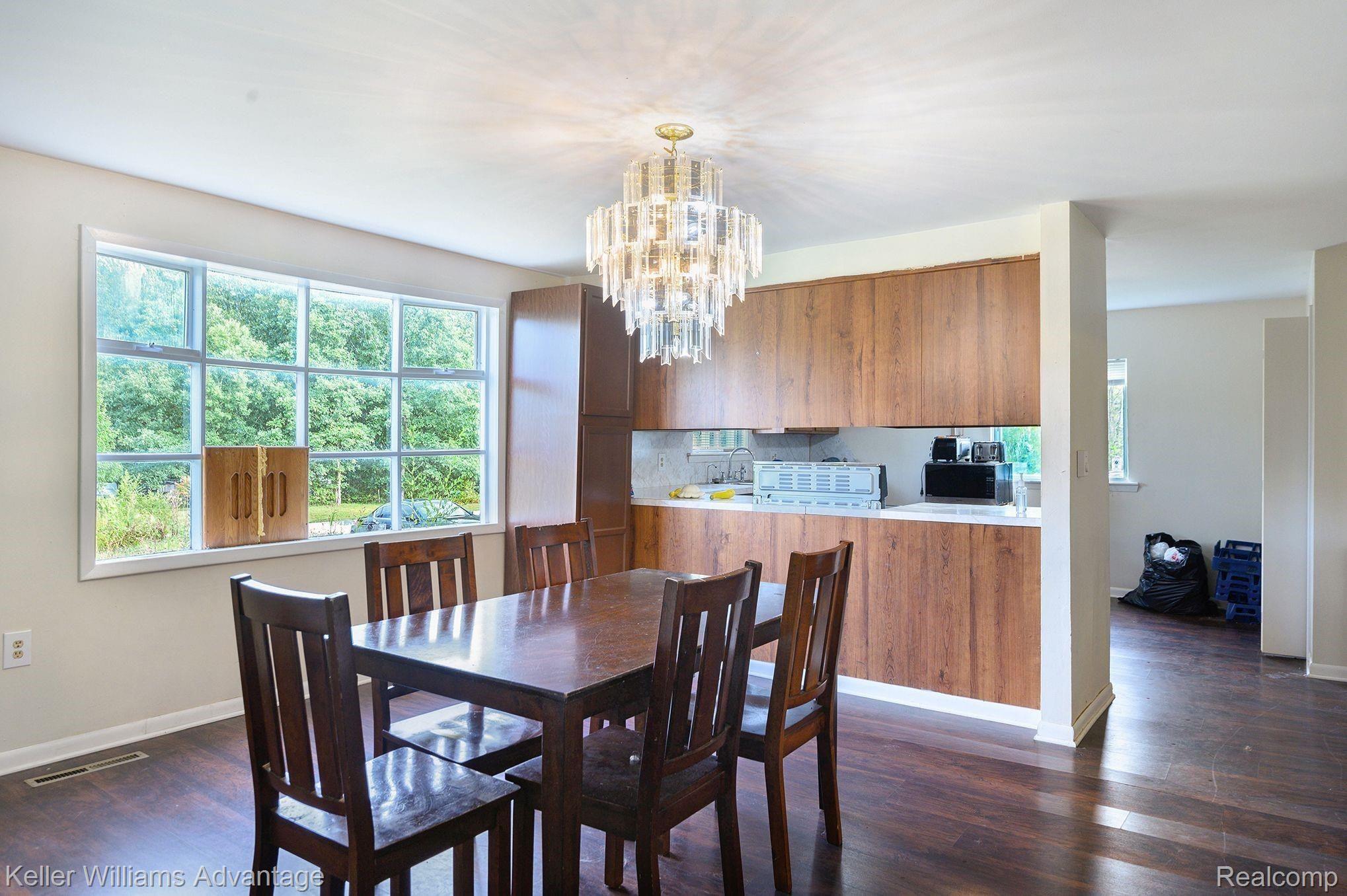 9898 South Lewis Road Millington, MI 48746 - Photo 9 of 20 Dining Room.jpeg