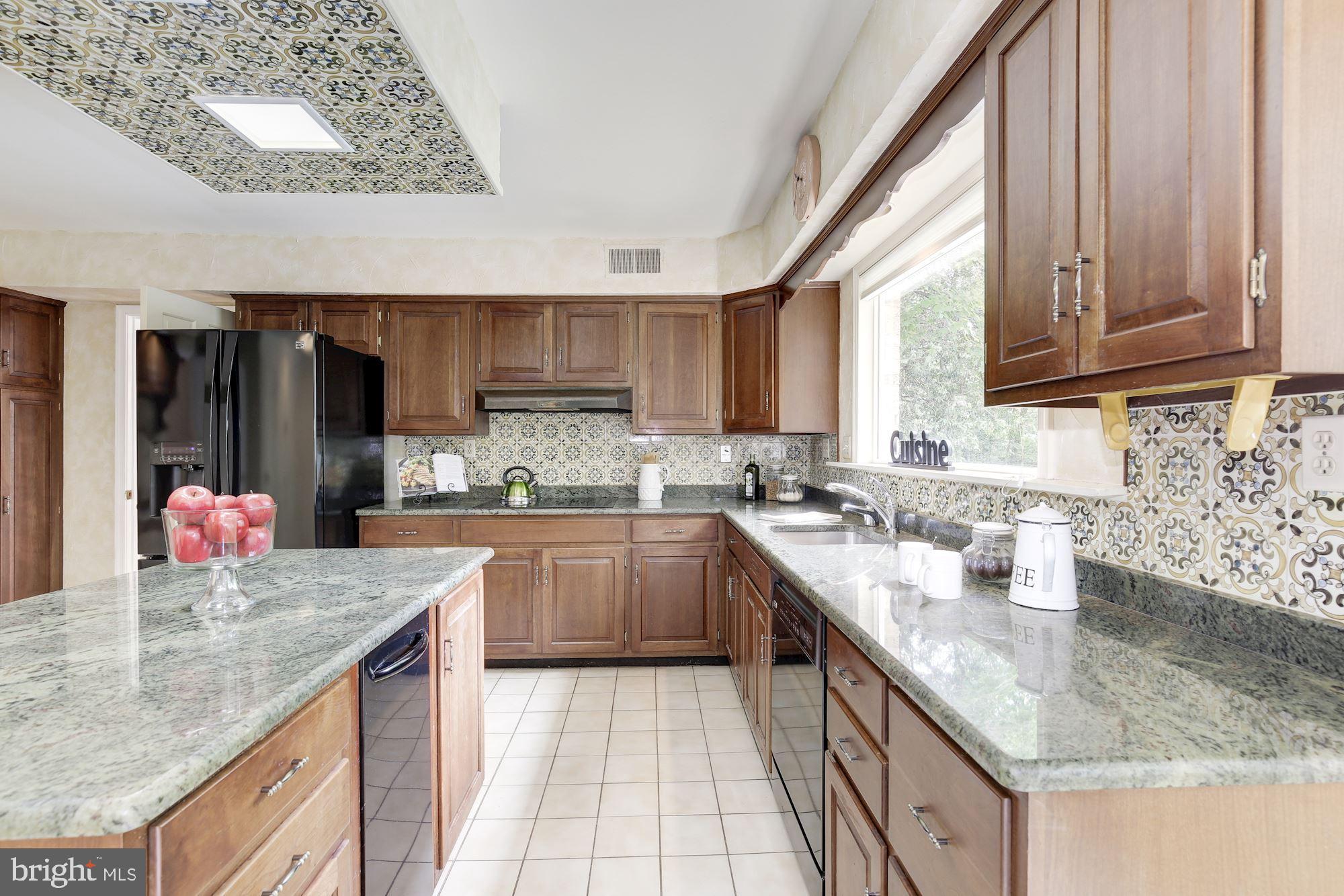 10113 Ormond Road Potomac, MD 20854 - Photo 12 of 47