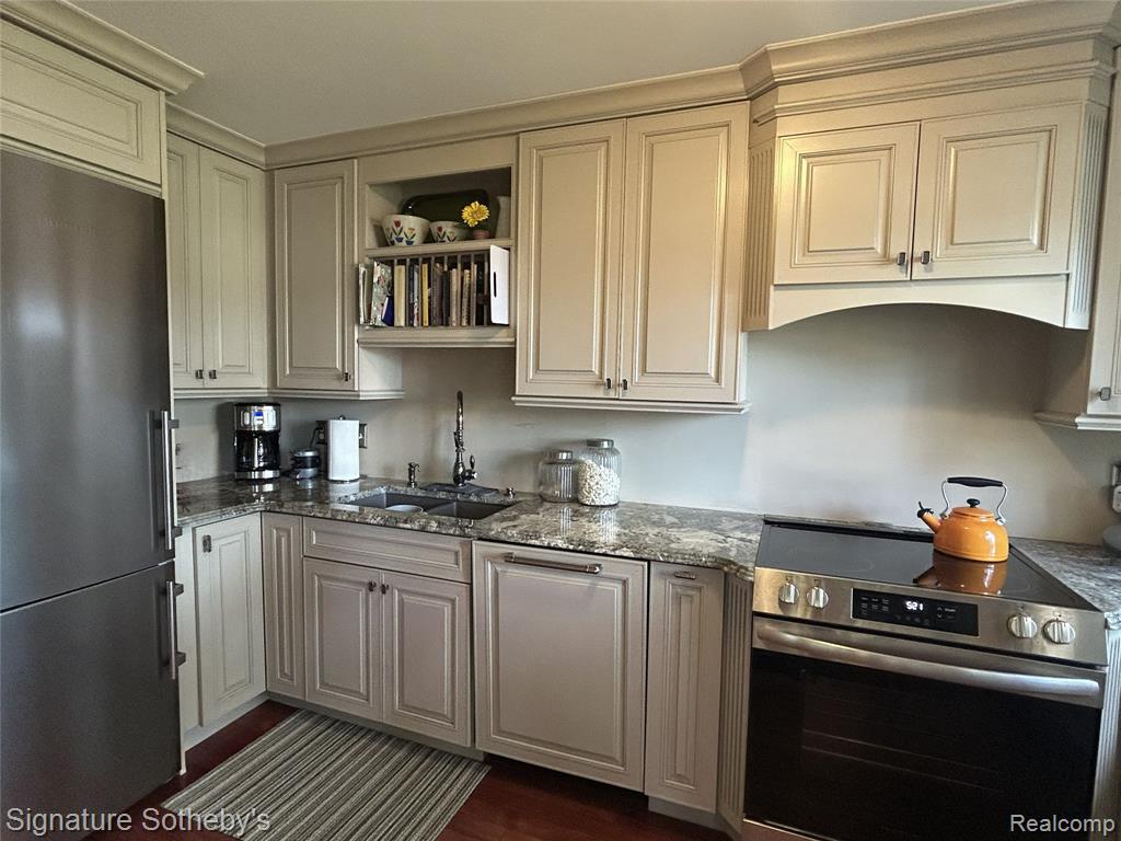 2350 West 14 Mile Road, Unit 2 Royal Oak, MI 48073 - Photo 4 of 15 Gallery Image 4