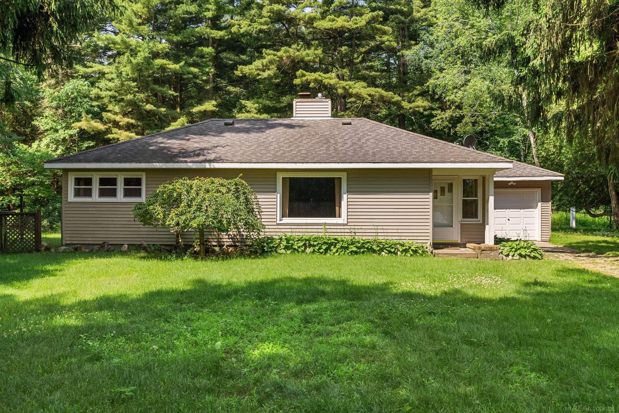 2630 Lakeshore Road Applegate, MI 48401 - Photo 1 of 39