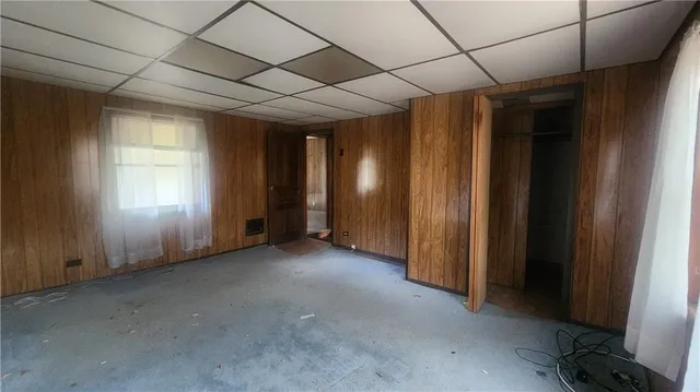 a view of empty room with window