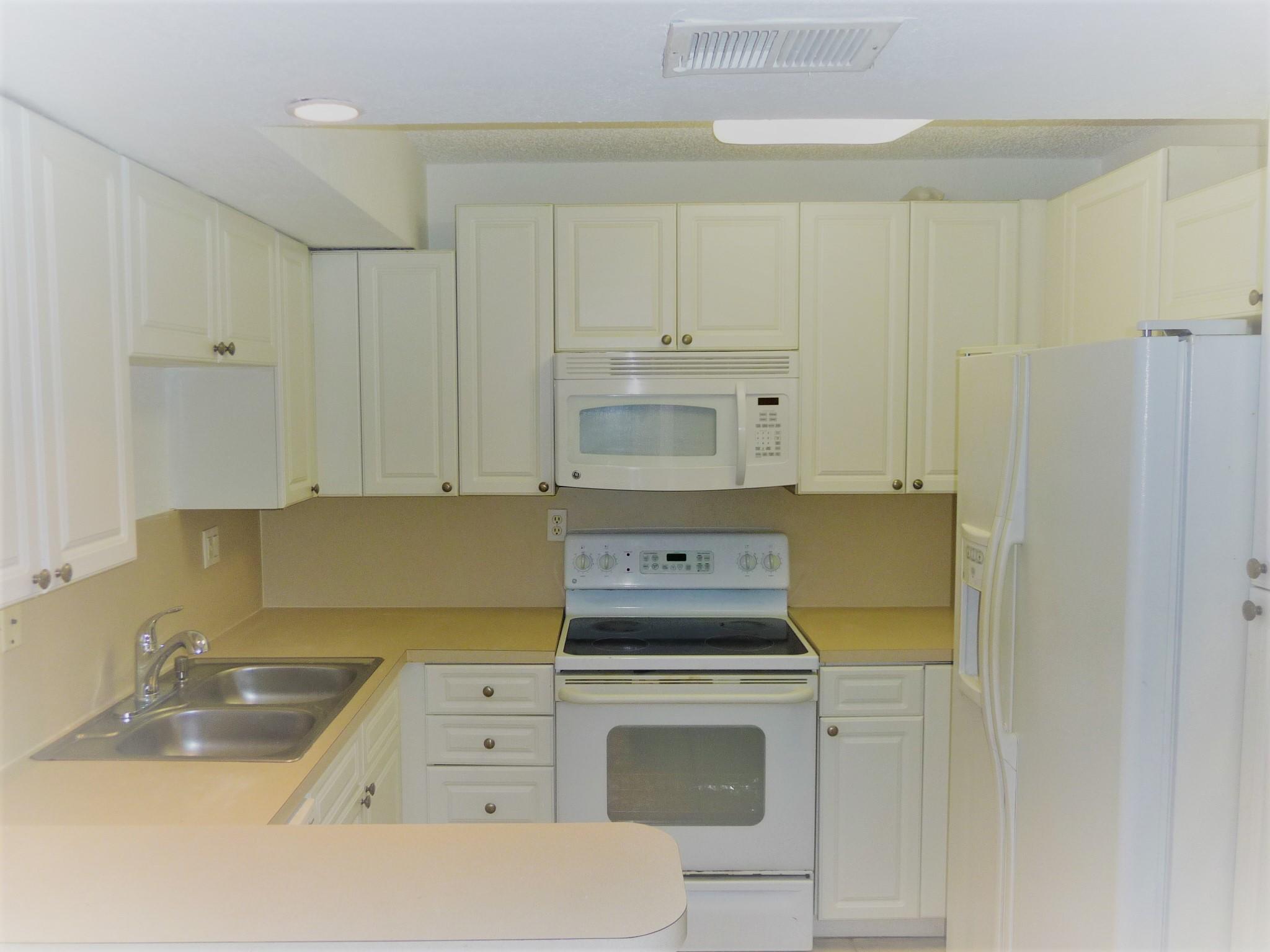 8279 Thames Boulevard, Unit D Boca Raton, FL 33433 - Photo 3 of 12 P1030847