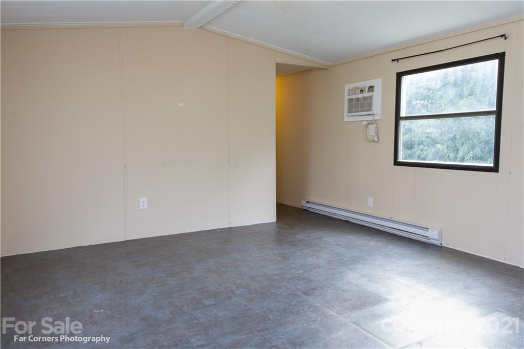 46 Monroe Lane Clyde, NC 28721 - Photo 4 of 13 Gallery Image 4