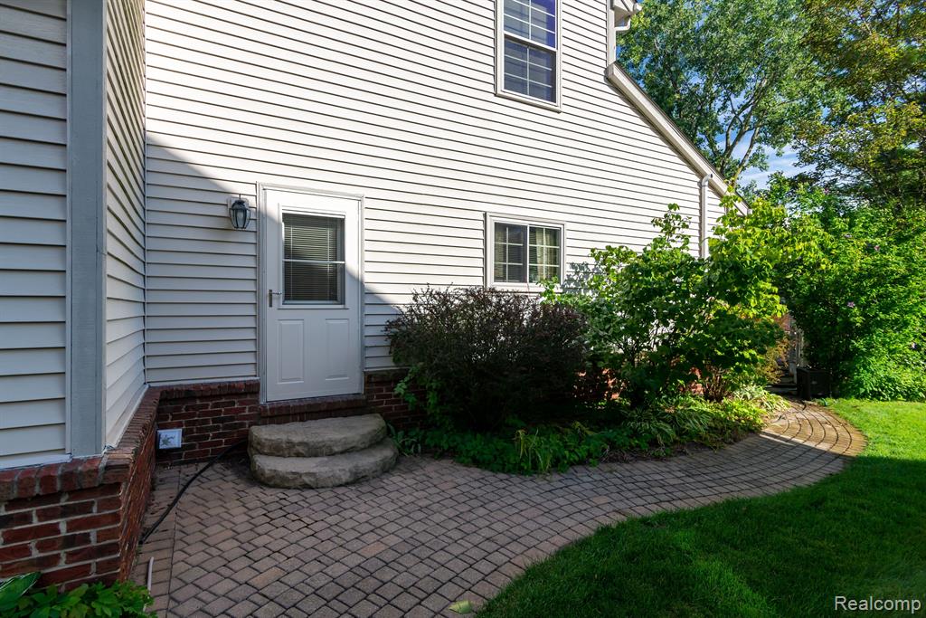 29241 Autumn Ridge Farmington Hills, MI 48334 - Photo 20 of 25