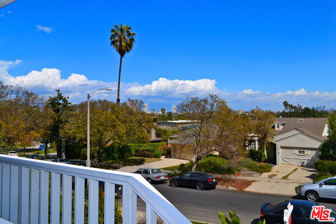 1847 Preuss Road Los Angeles, CA 90035 - Photo 3 of 50 Gallery Image 3