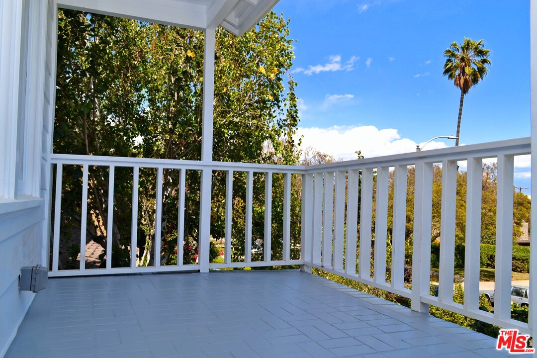 1847 Preuss Road Los Angeles, CA 90035 - Photo 4 of 50 Gallery Image 4