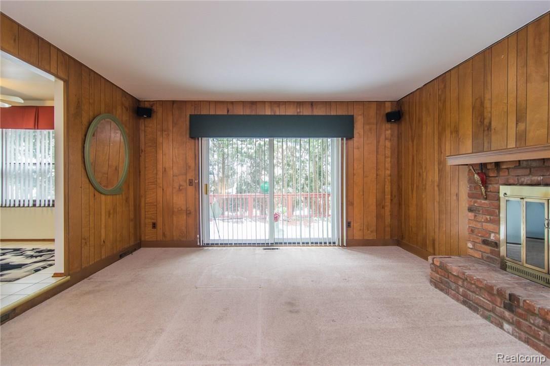 29540 North Rutherland Street Southfield, MI 48076 - Photo 16 of 49 DSC_0064.jpg