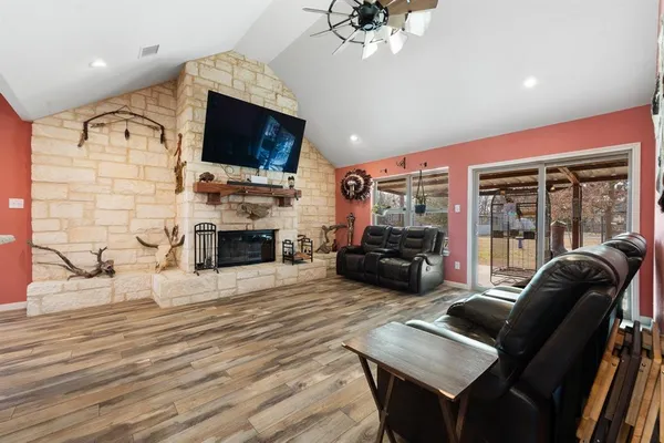 $424,900 | 329 Hcr 1314, Whitney, TX 76692