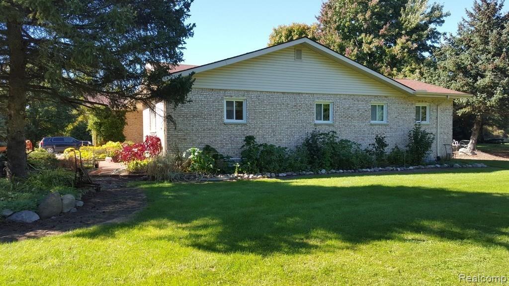 4261 Crawford Road Dryden, MI 48428 - Photo 20 of 29 right side .jpg