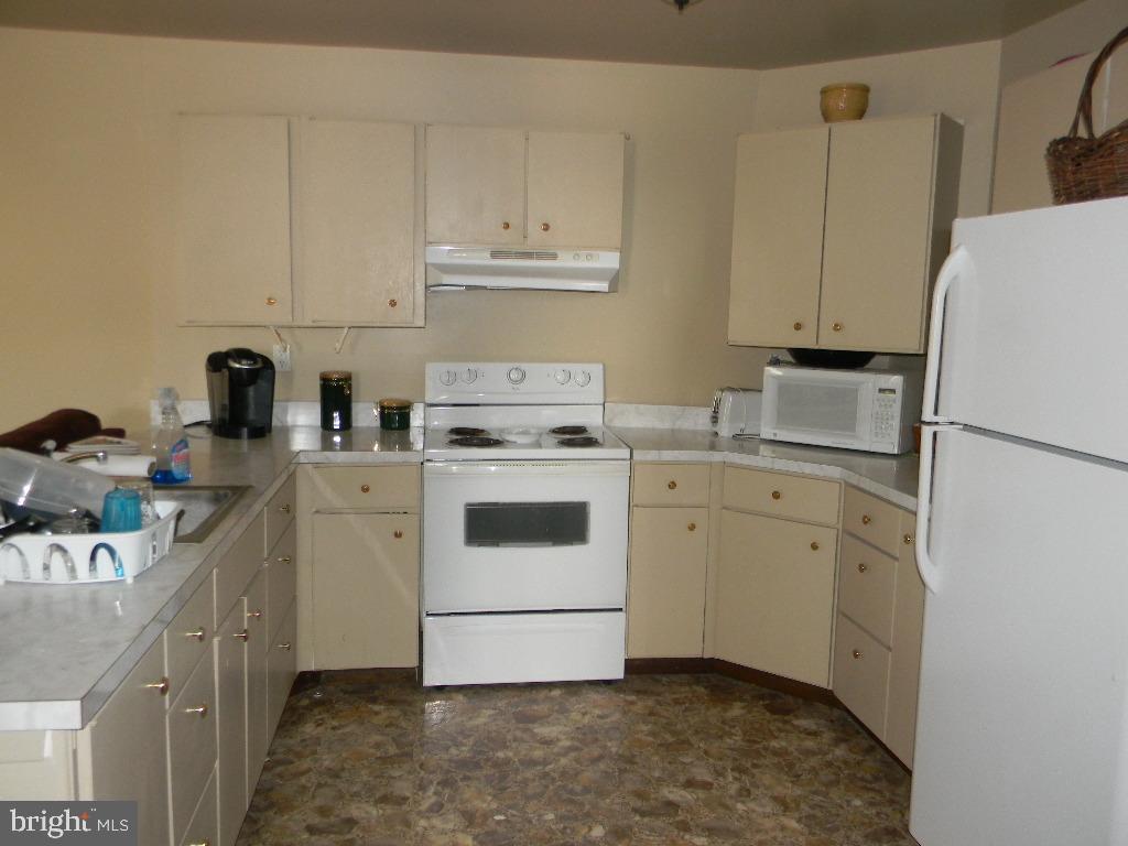 200 Cove Road Newport, NJ 08345 - Photo 8 of 21 Kitchen upstairs unit