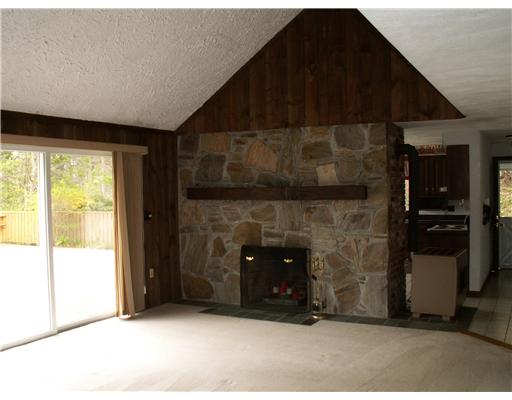 216 Shore Road Westerly, RI 02891 - Photo 3 of 12 Living Room.