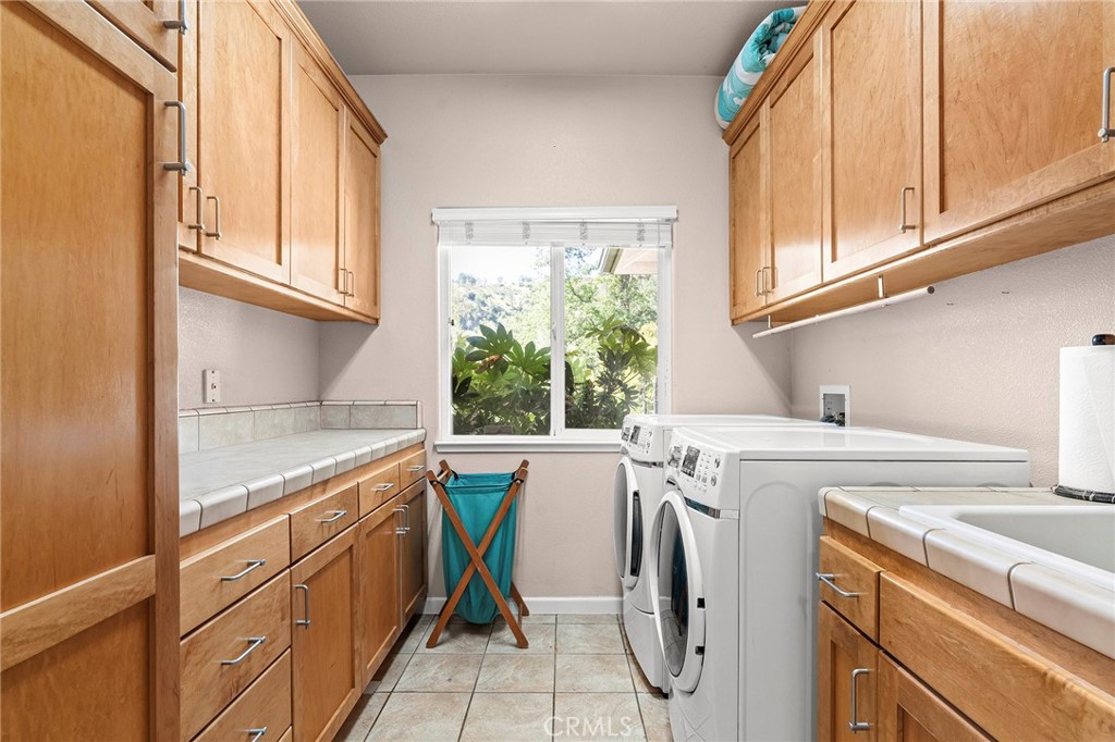2262 Honey Run Road Chico, CA 95928 - Photo 30 of 74 a utility room with dryer and washer