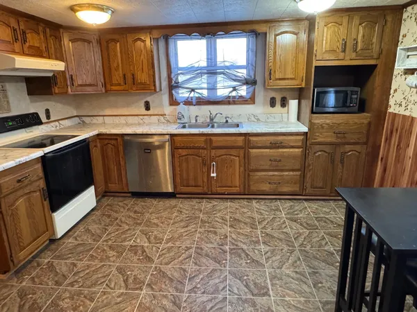 $182,900 | 44028 220th Street, Roseau, MN 56751