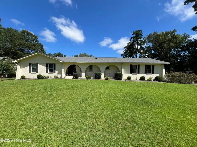 $350,000 | 423 Edgewood Circle, Whiteville, NC 28472