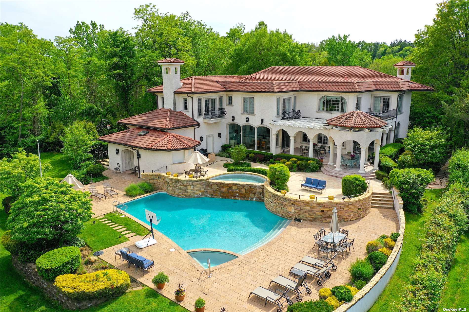 Restricted Address, Kings Point, NY 11024 Compass