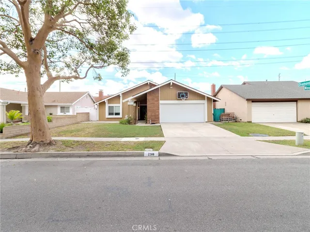 $1,059,000 | 2318 West Moore Avenue, Santa Ana, CA 92704