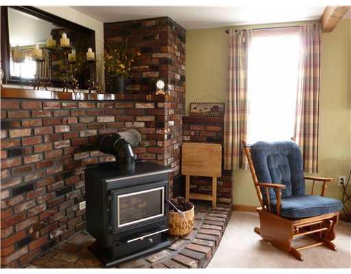 466 River Road Orrington, ME 04474 - Photo 5 of 25 Living Room.