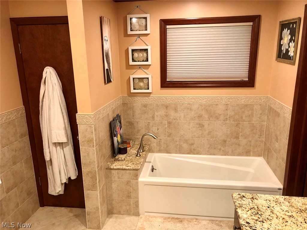 2000 Dunkeith Drive Northwest Canton, OH 44708 - Photo 5 of 24 Gallery Image 5