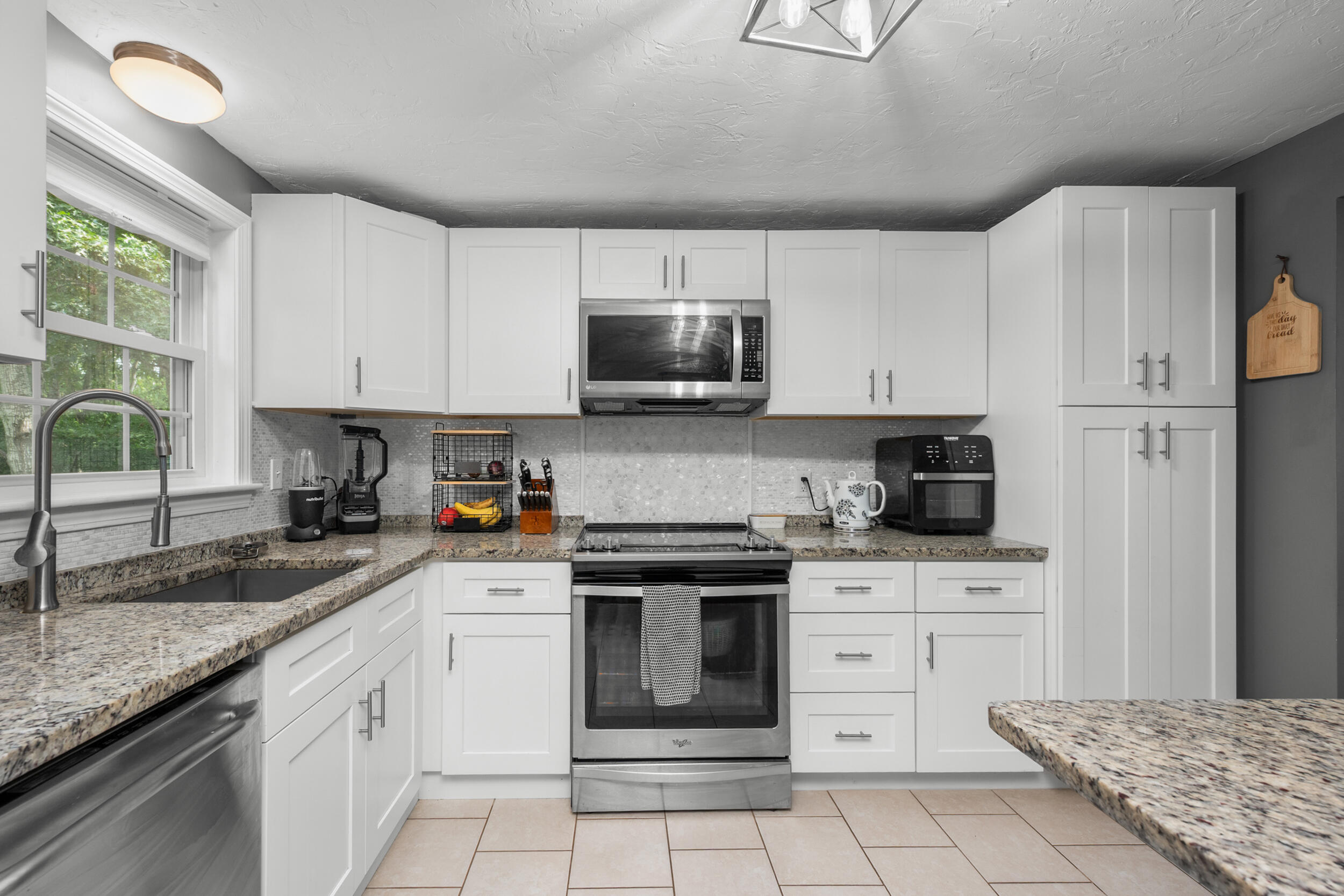 17 Colony Avenue Buzzards Bay, MA 02532 - Photo 10 of 40 13_dsc_5785