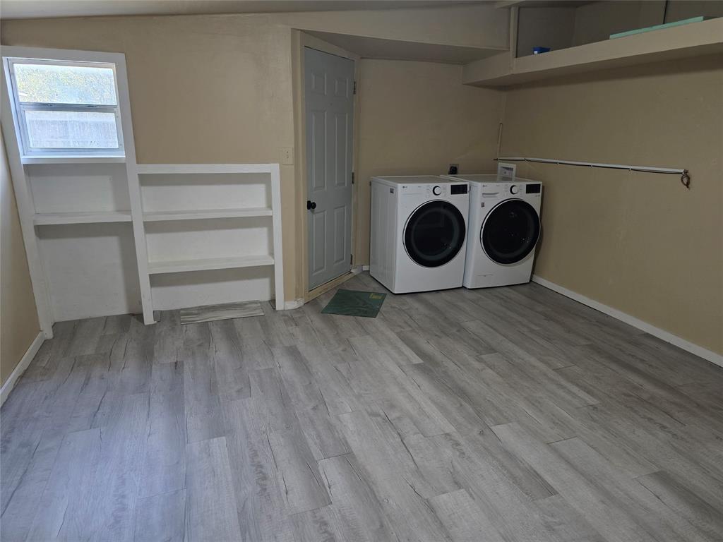 1513 Arcady Lane Irving, TX 75061 - Photo 7 of 20 a utility room with dryer and washer