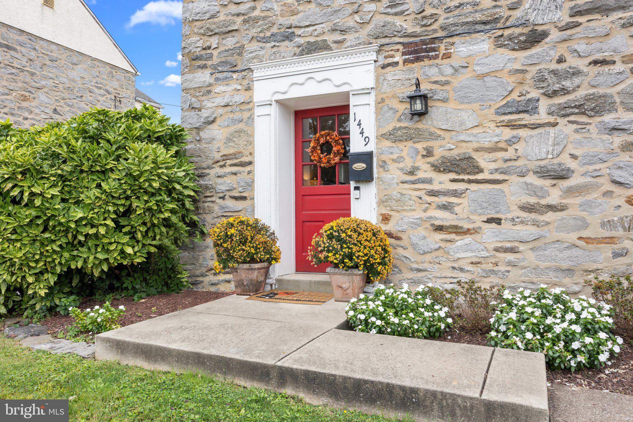 1449 Steel Road Havertown, PA 19083 - Photo 3 of 26