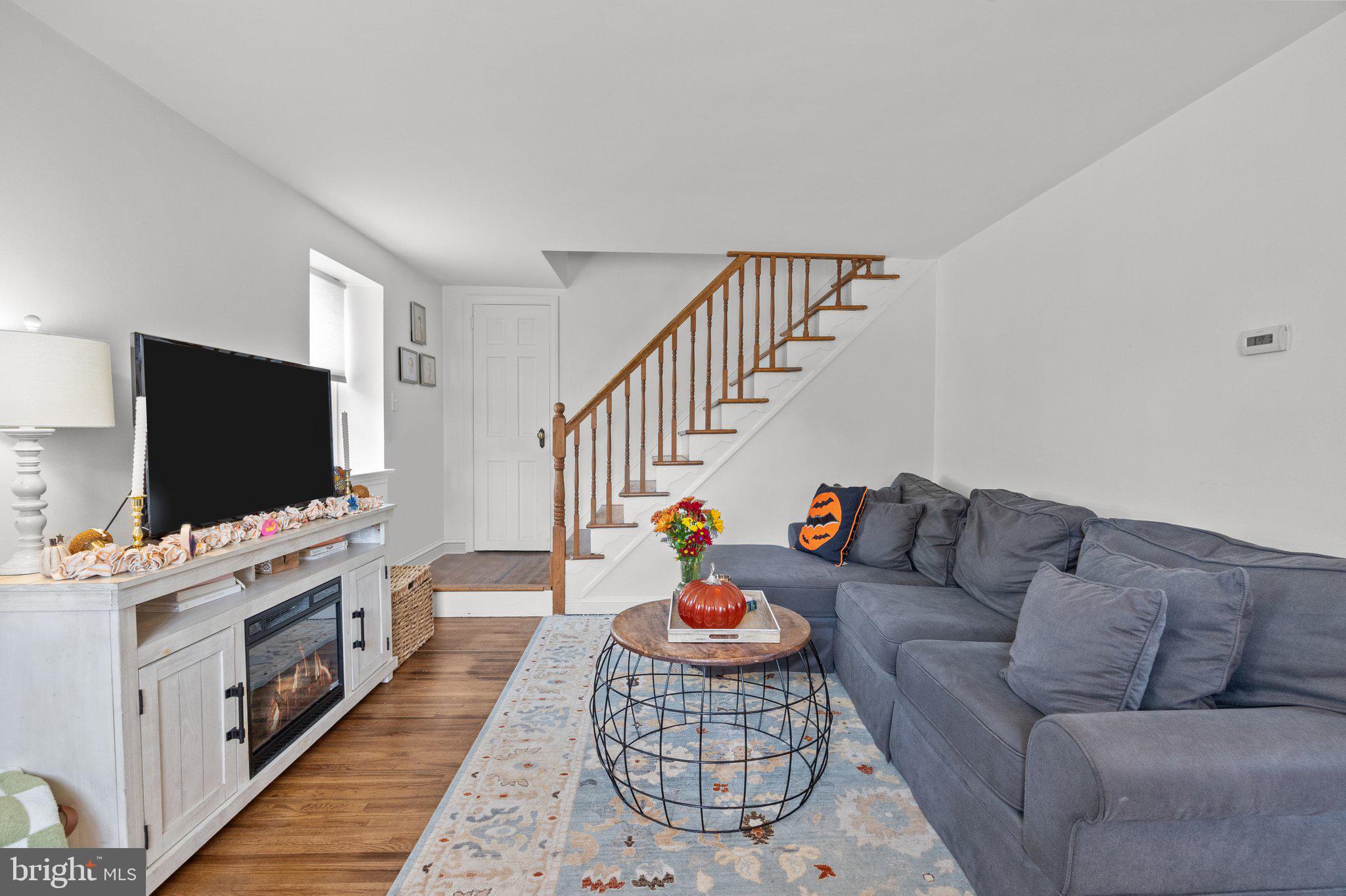 1449 Steel Road Havertown, PA 19083 - Photo 4 of 26