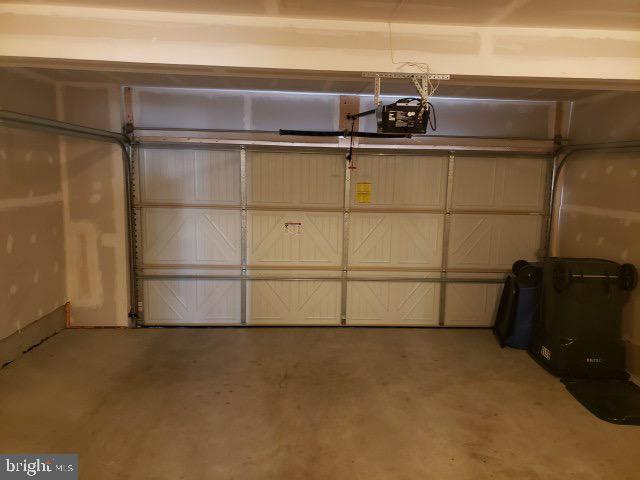 5315 Davis Point Lane Greenbelt, MD 20770 - Photo 13 of 15 Garage