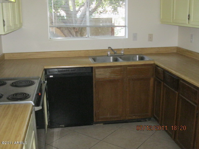 4141 West Boca Raton Road Phoenix, AZ 85053 - Photo 4 of 10 Kitchen