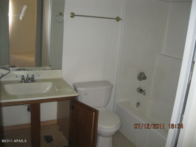 4141 West Boca Raton Road Phoenix, AZ 85053 - Photo 7 of 10 Bathroom #1